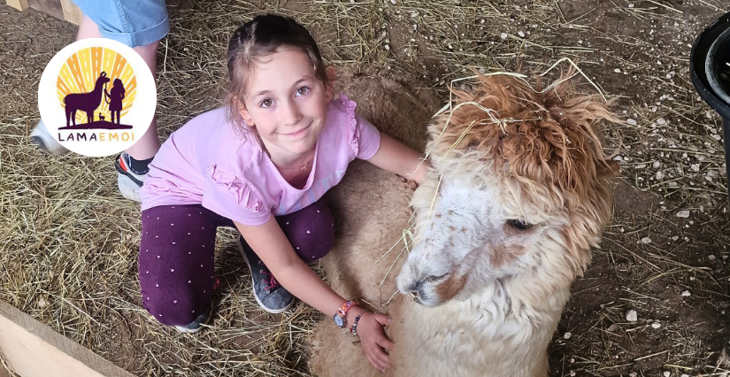 Atelier petits soigneurs pour les enfants à la ferme Lama Émoi